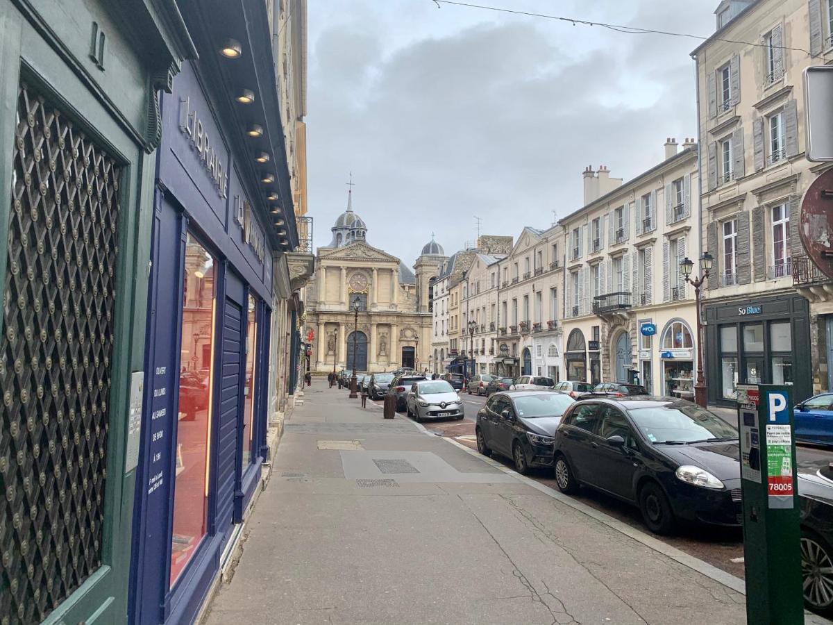 Appartement Versailles Quartier Notre Dame Au Pied Du Chateau Avec Parking Esterno foto