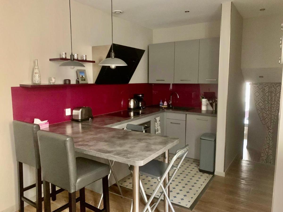 Appartement Versailles Quartier Notre Dame Au Pied Du Chateau Avec Parking Esterno foto