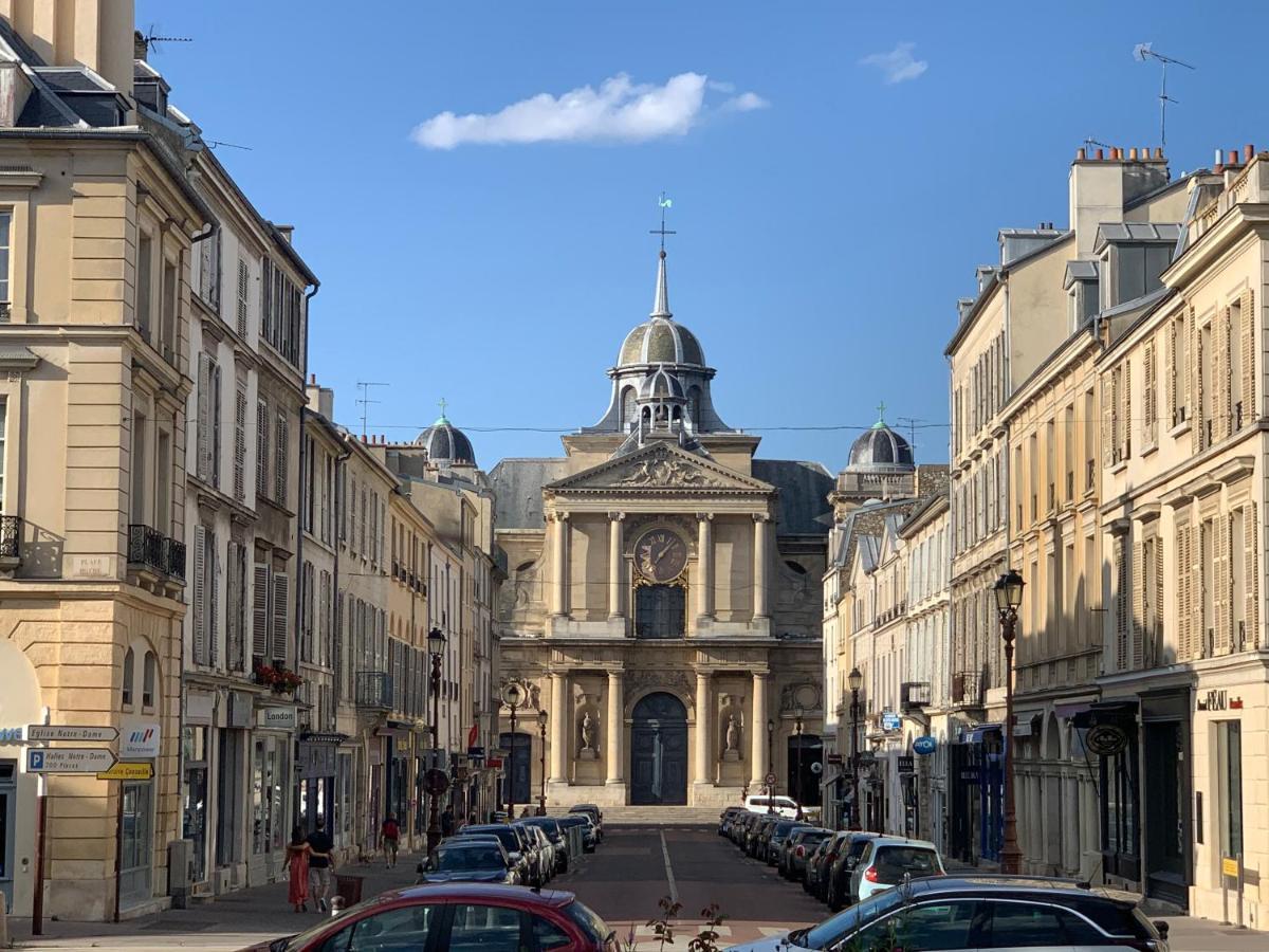 Appartement Versailles Quartier Notre Dame Au Pied Du Chateau Avec Parking Esterno foto