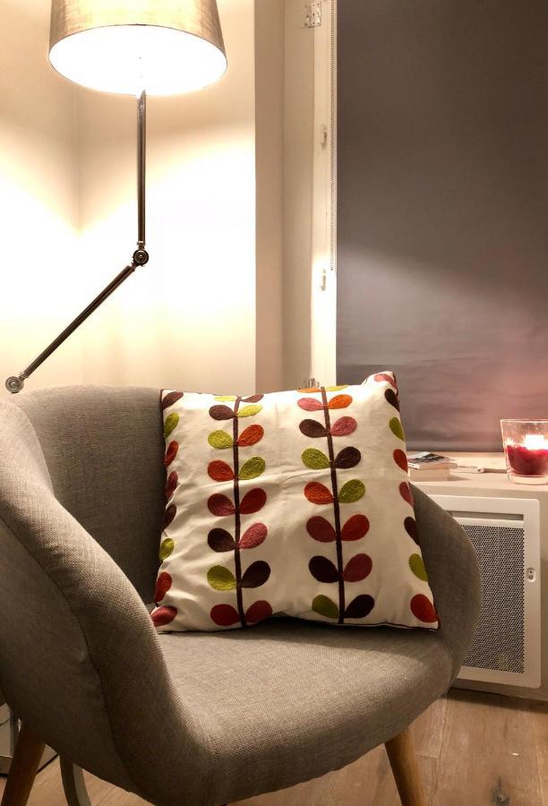 Appartement Versailles Quartier Notre Dame Au Pied Du Chateau Avec Parking Esterno foto
