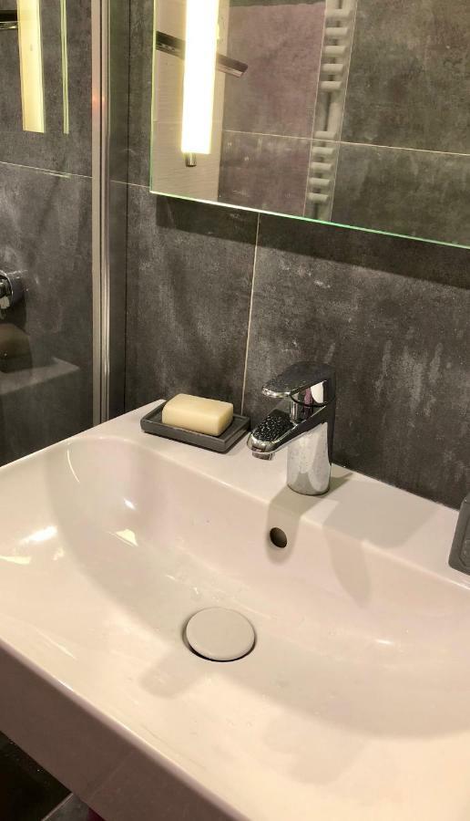 Appartement Versailles Quartier Notre Dame Au Pied Du Chateau Avec Parking Esterno foto