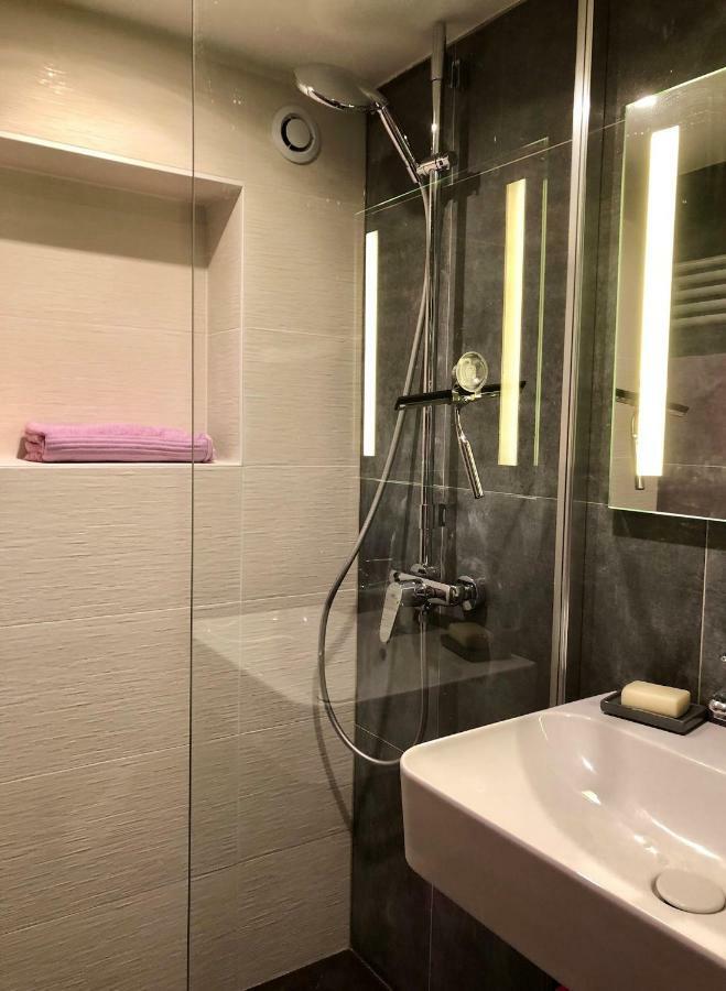 Appartement Versailles Quartier Notre Dame Au Pied Du Chateau Avec Parking Esterno foto