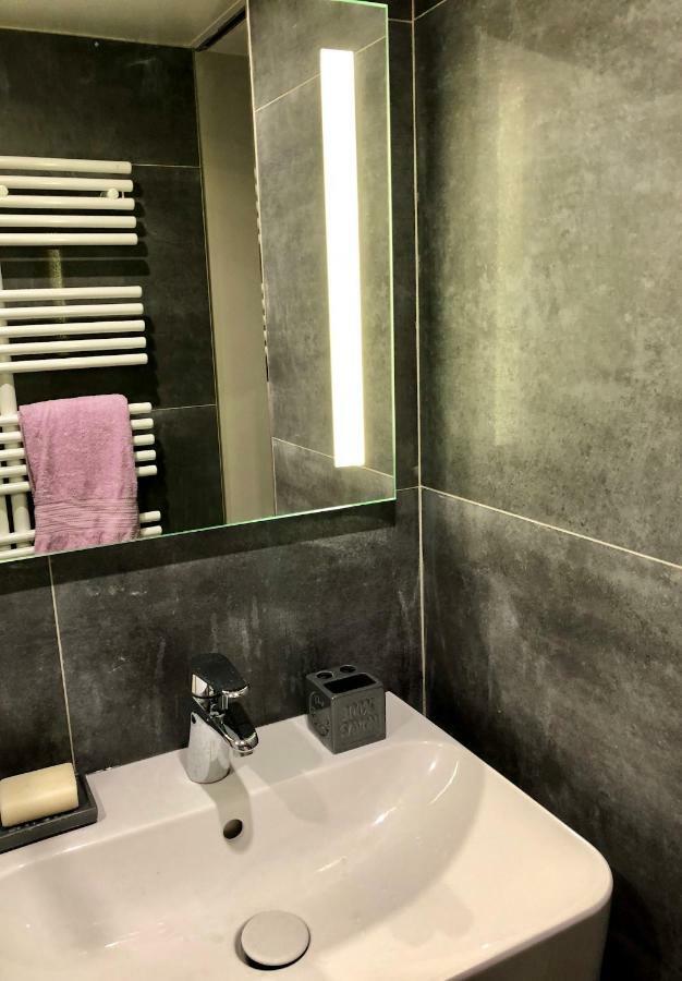 Appartement Versailles Quartier Notre Dame Au Pied Du Chateau Avec Parking Esterno foto
